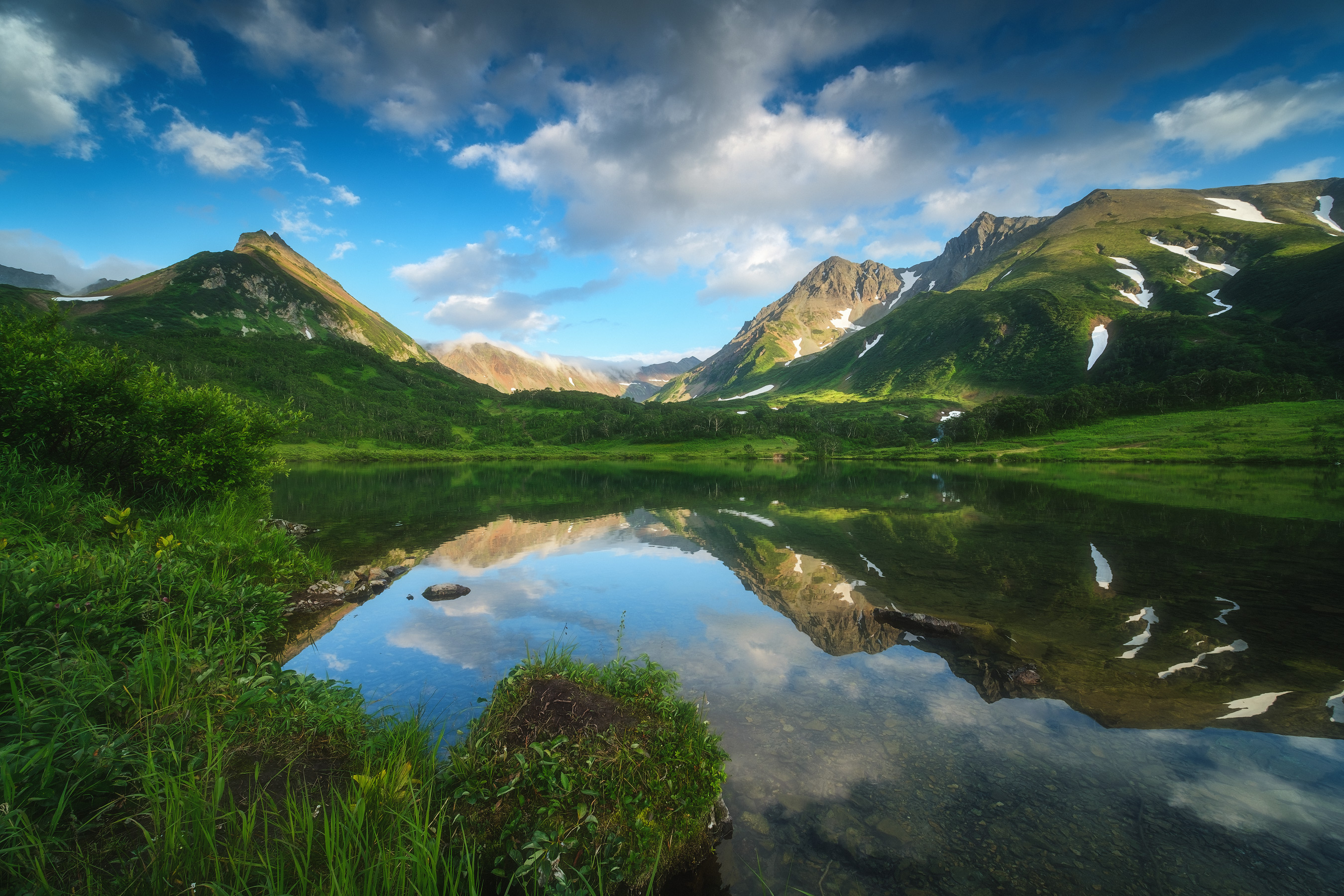 Чистая природа. Вачкажец озеро Камчатка. Вулкан Вачкажец Камчатка. Горному массиву вулкана Вачкажец. Вулкан Вачкажец озеро.