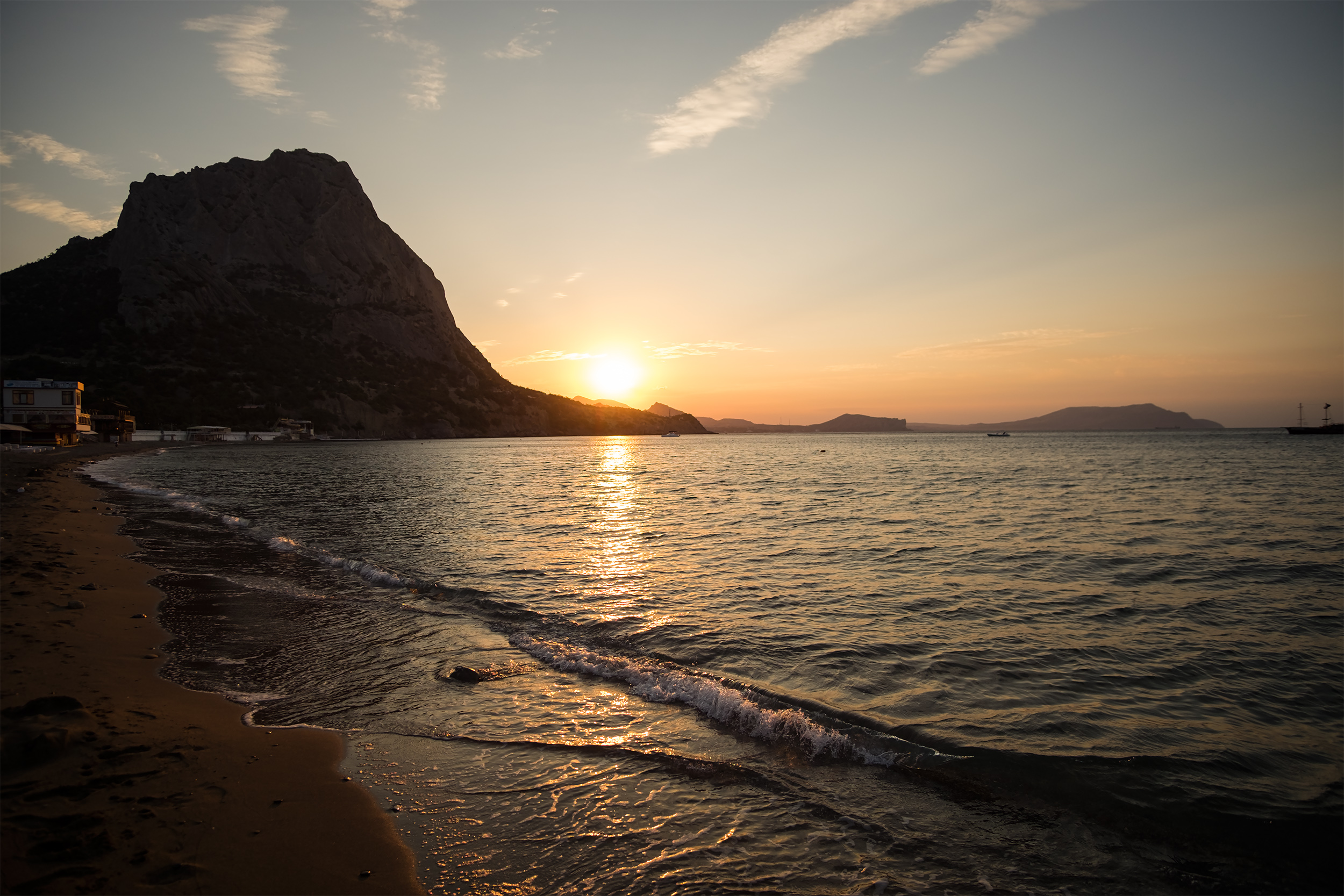 Какое сейчас море в крыму. Судак мыс Меганом. Черное море Судак. Судак набережная 2022. Судак Крым море.