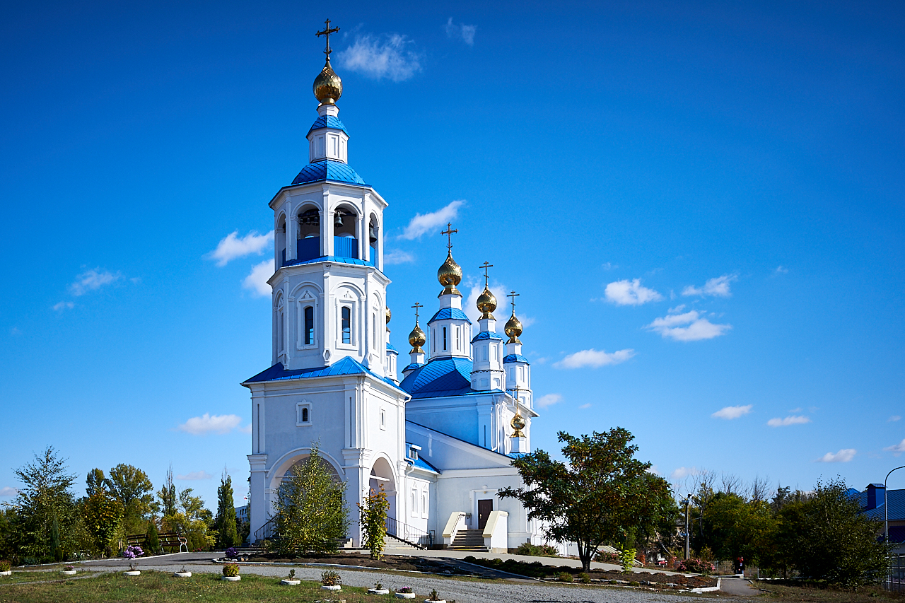 Г новошахтинск. Храм Покрова Пресвятой Богородицы в Новошахтинске. Новошахтинский храм Донской иконы Божьей матери. Церковь Покрова Пресвятой Богородицы Новошахтинск. Церковь иконы Божией матери Донская, Новошахтинск.