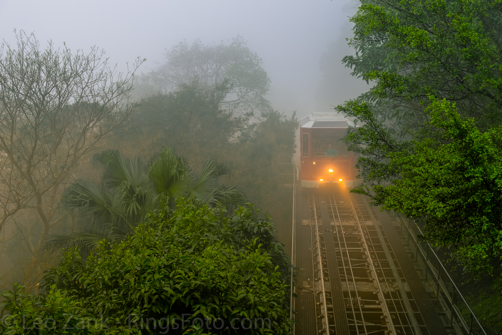 peak-tram-mist.jpg