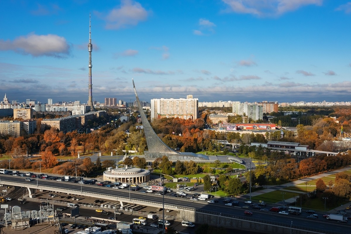 Утро красит нежным светом...