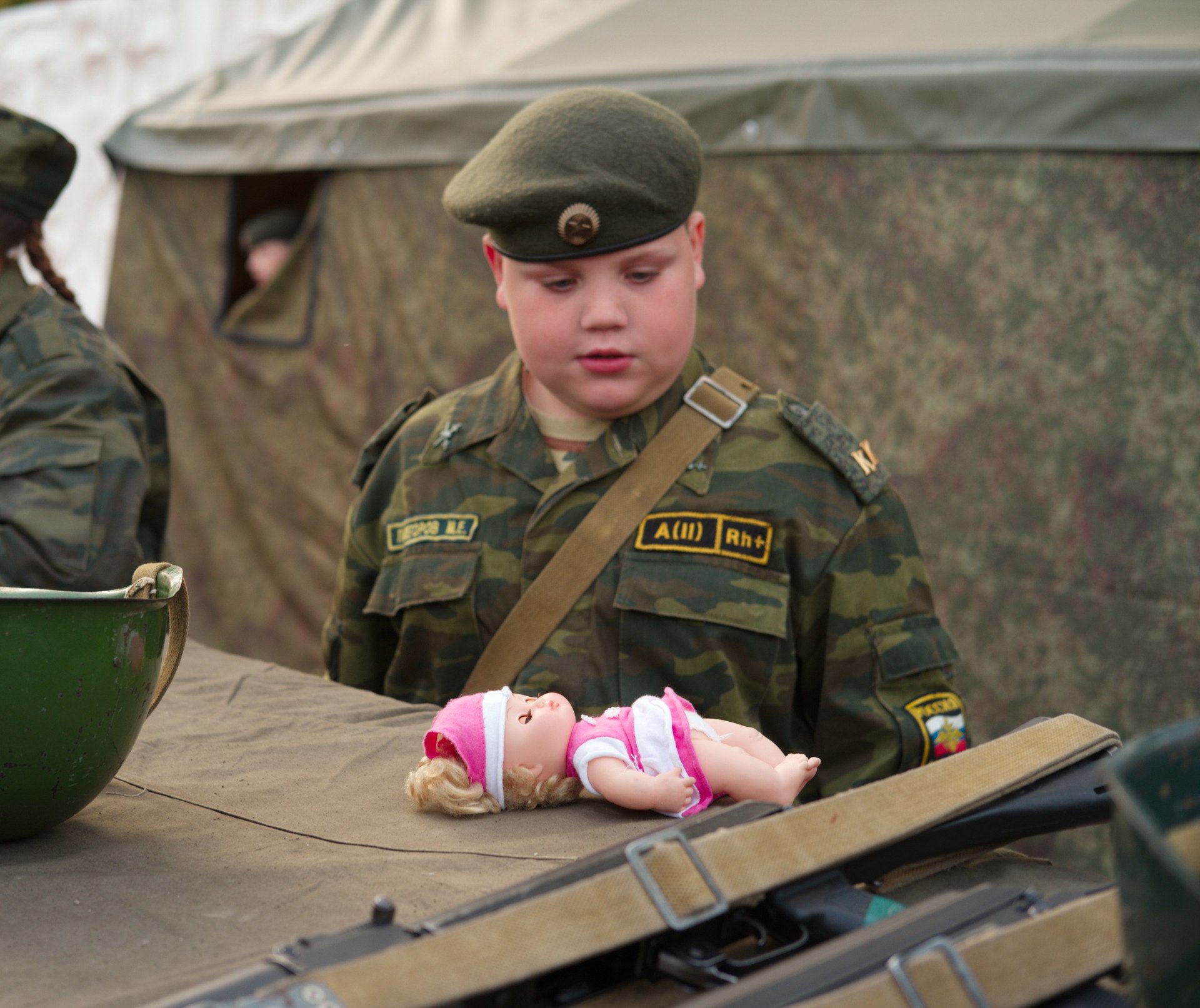 "Что делают женщины в нашей военной части?!"