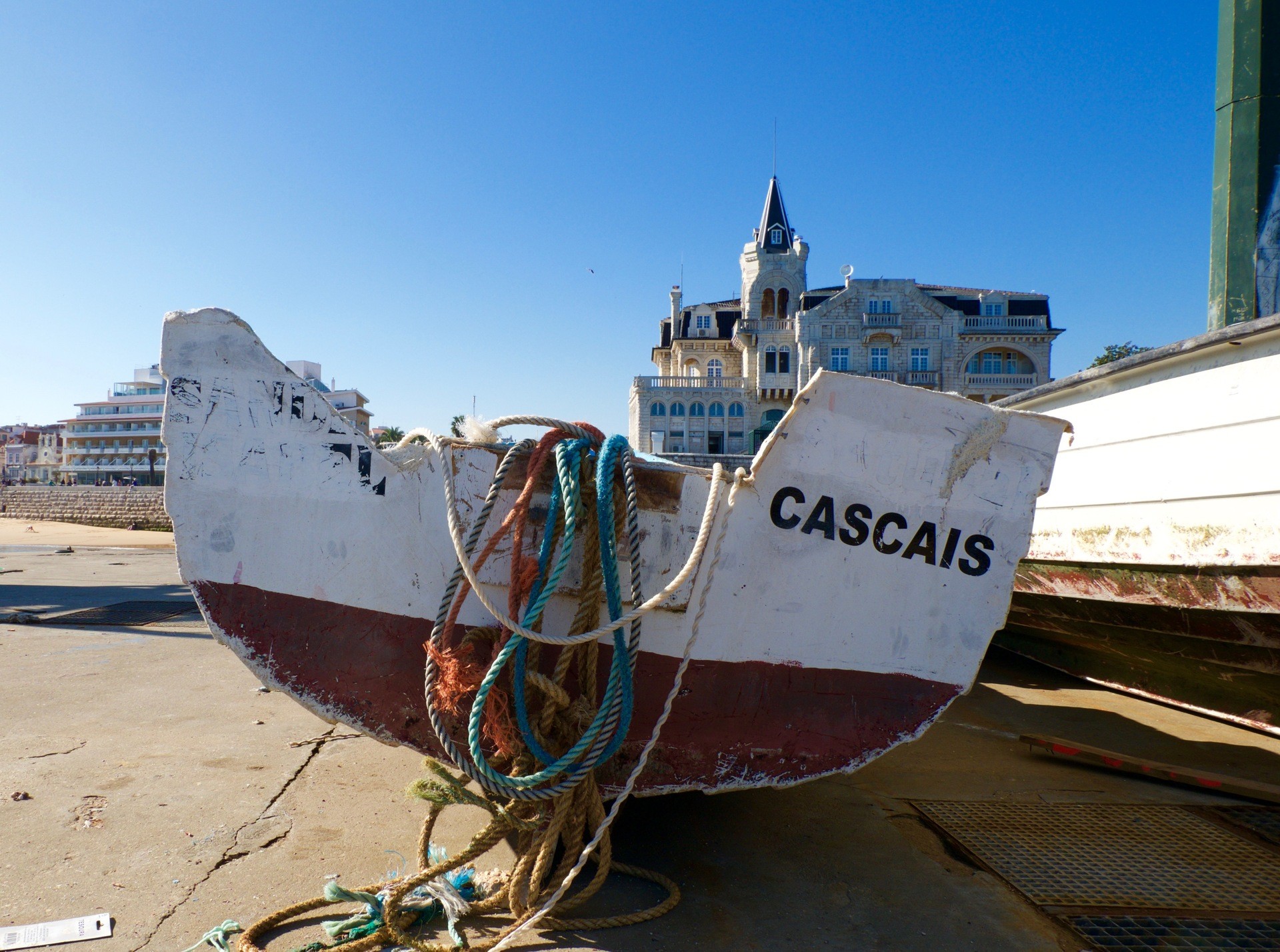 Old boat in Сascais