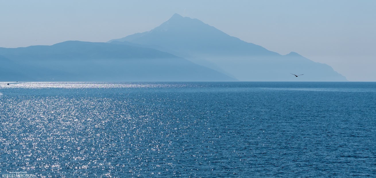 Участник море. Гора Афон с моря. Афон вид с моря. Гора Афон море волны. В. Орлов фото Афон вид с моря.