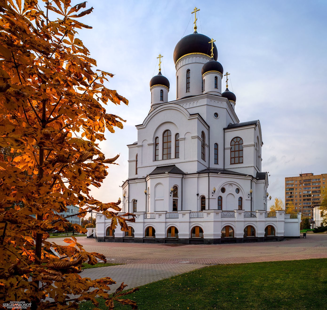 Церковь москва телефон. Тольятти осень храм. Храм Мытищи. Брянск осень храм.