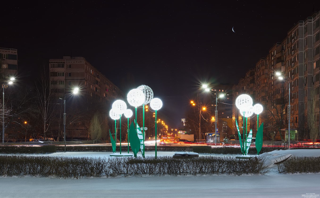 Улица луна. Фото клуба с улицы ночью зимой. Улицы Мытищ ночью. Фото Луны с улицы. Сургут улица Луны.