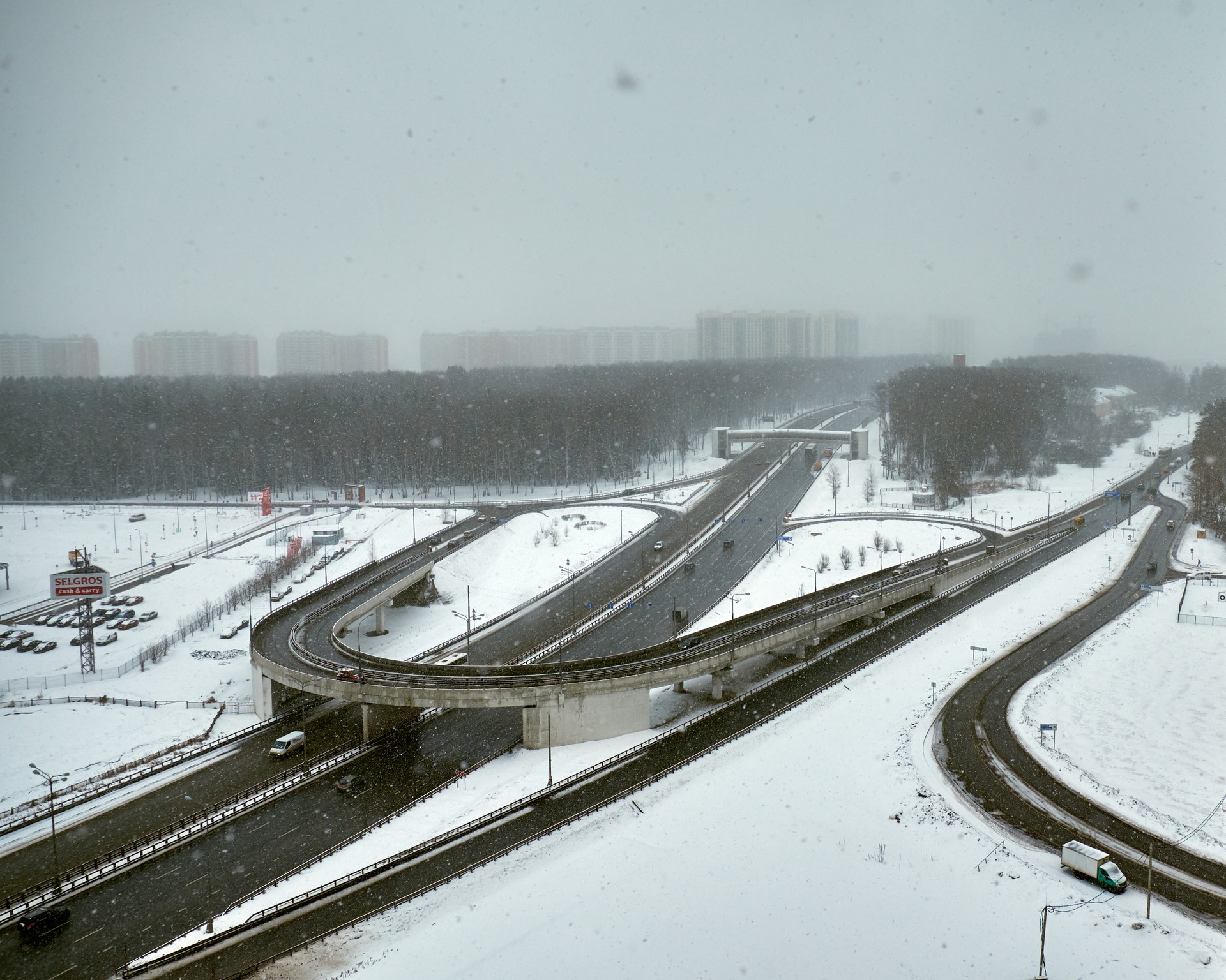 город в снегу