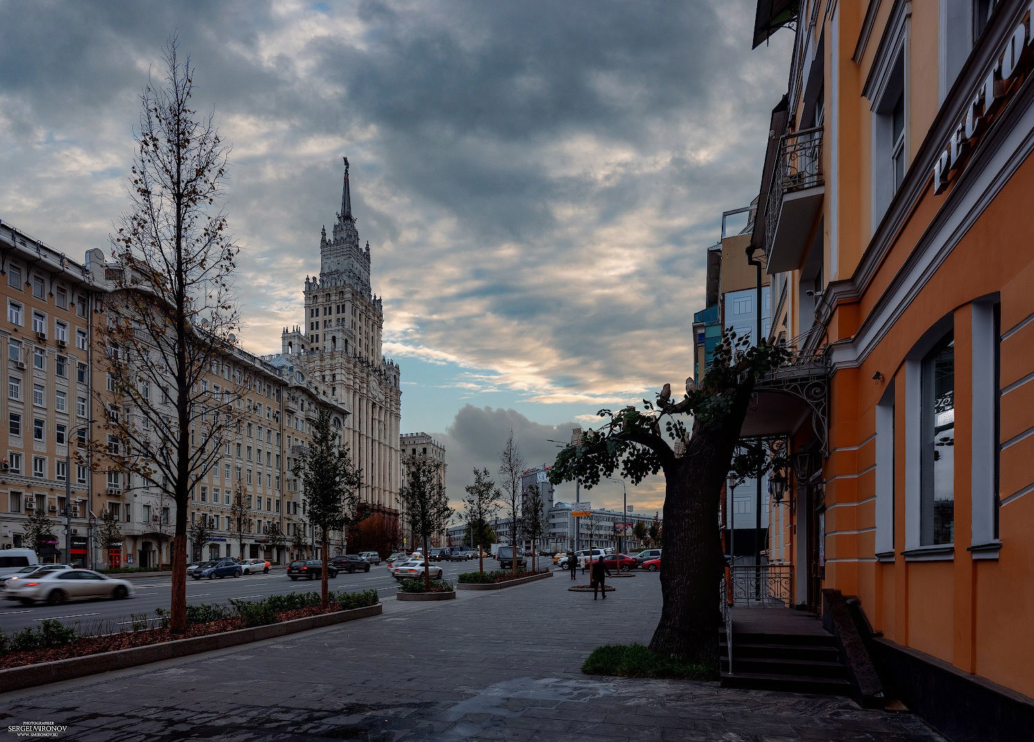 Москва. Садовое кольцо (район у метро "Красные ворота")