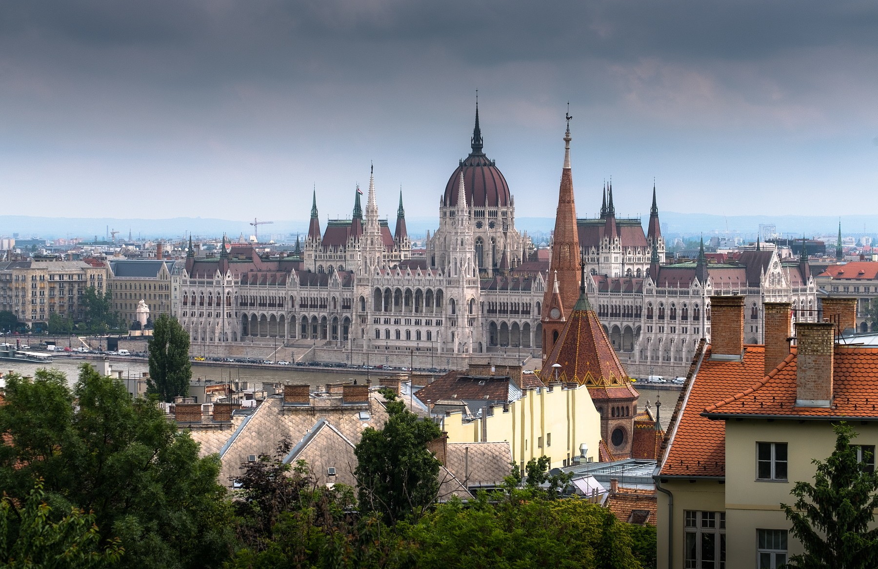 Вид на парламент.