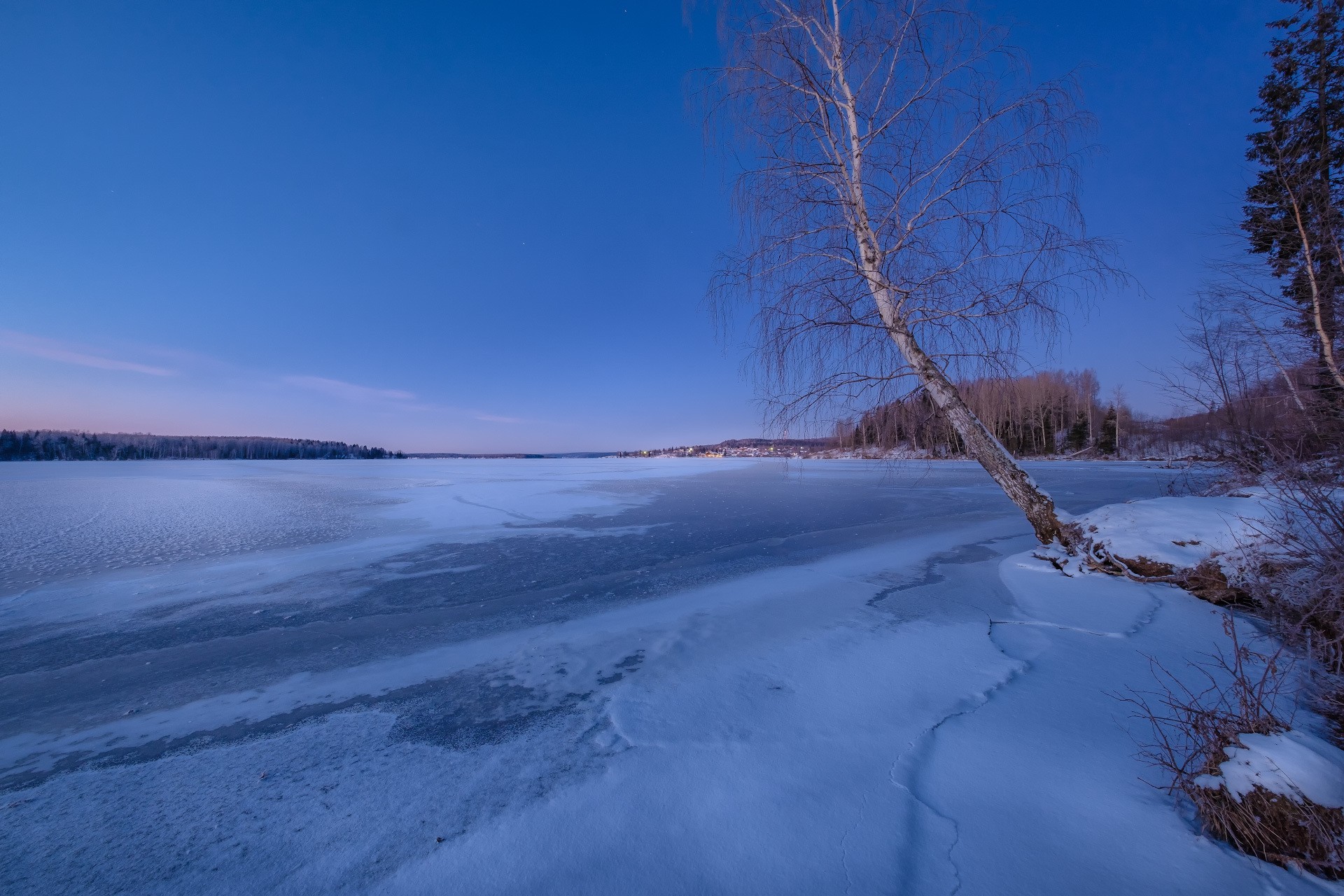 Морозный рассвет в заливе