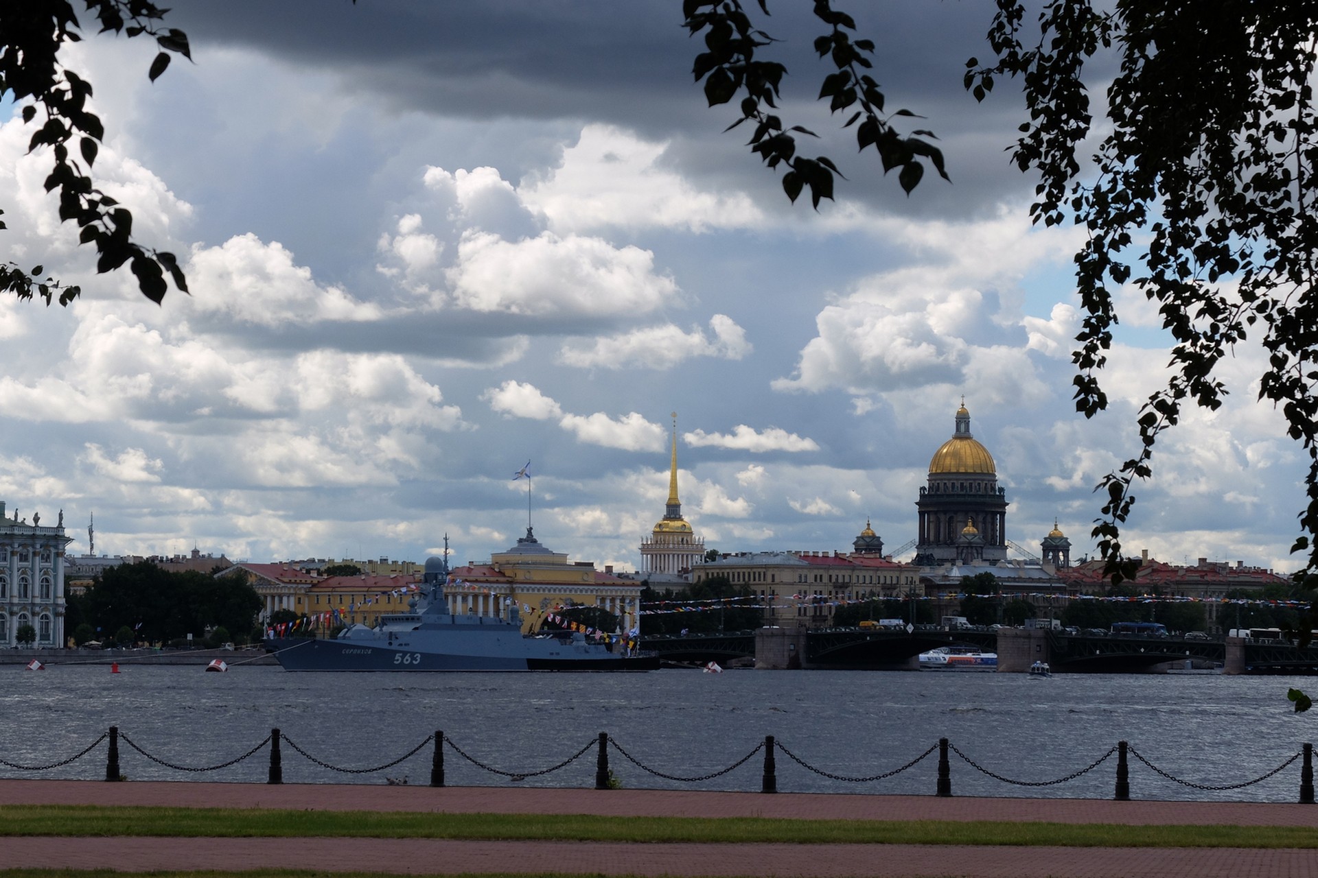 В ожидании парада