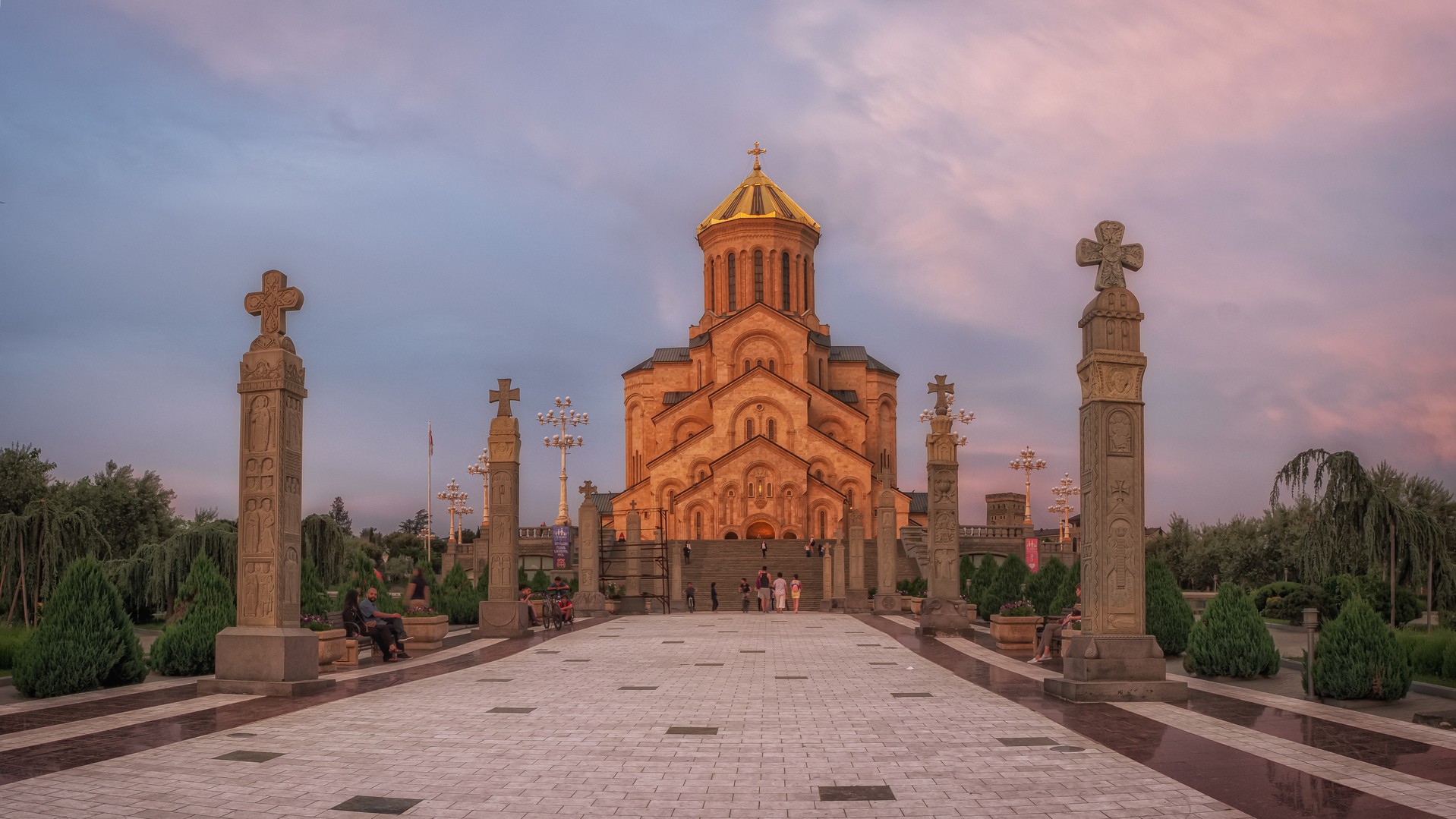 Тбилиси. Храм Пресвятой Троицы (Цминда Самеба)