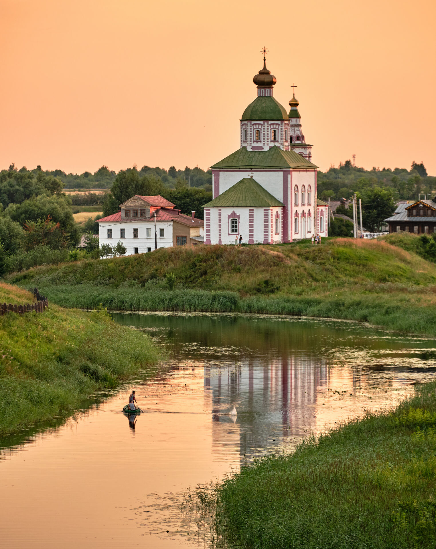 На реке