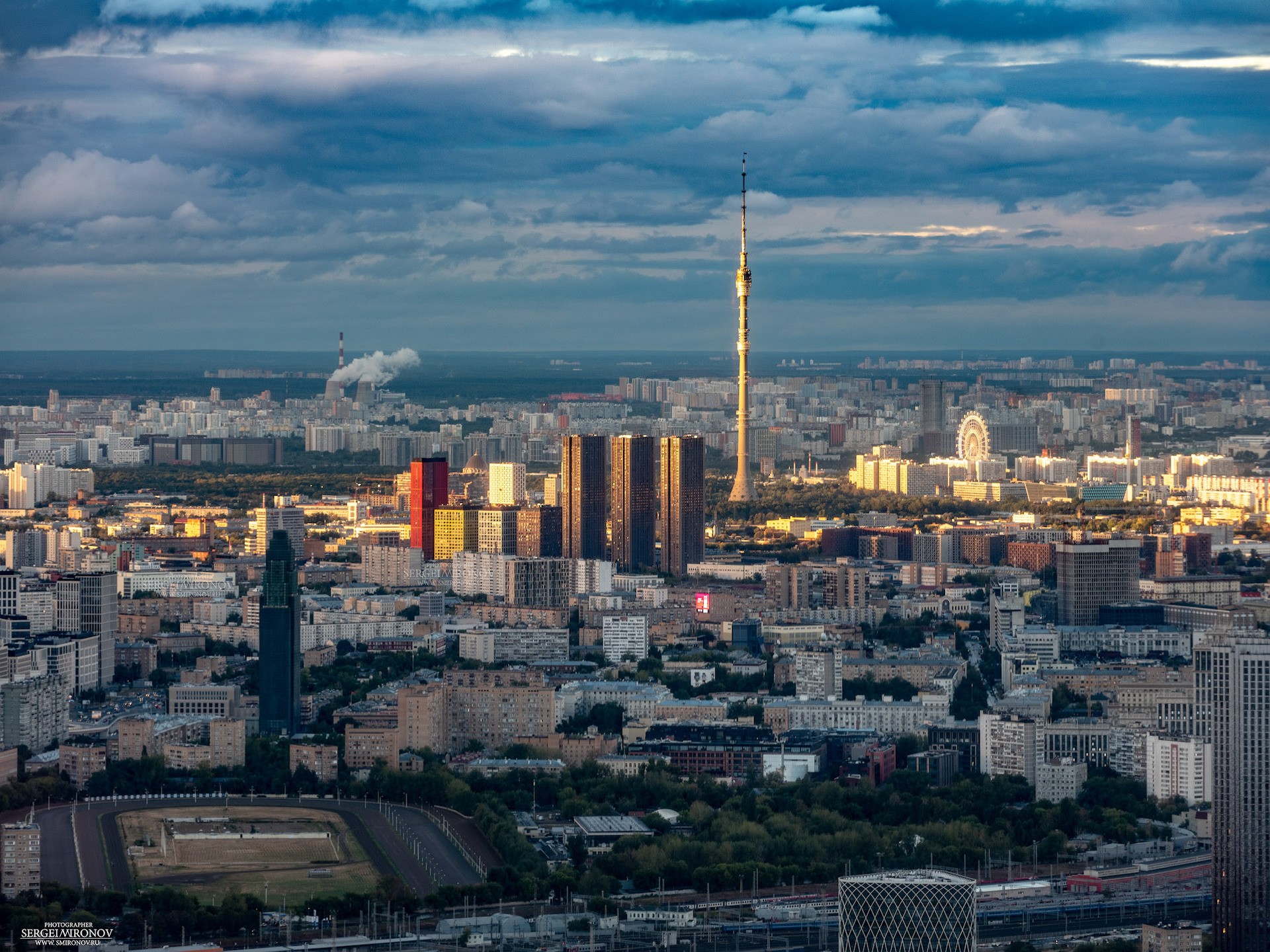 вид на ВДНХ с высоты 90 этажа башни "Федерация" (Москва-сити).