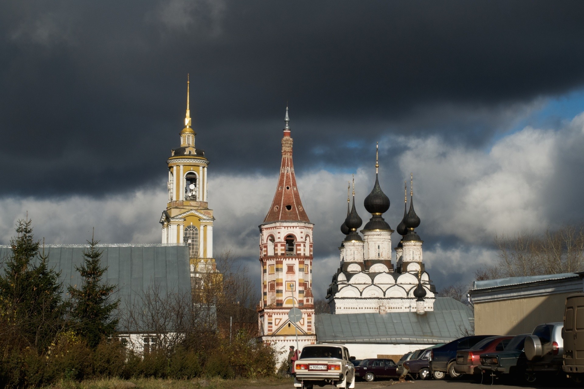 Тучи над Суздалем