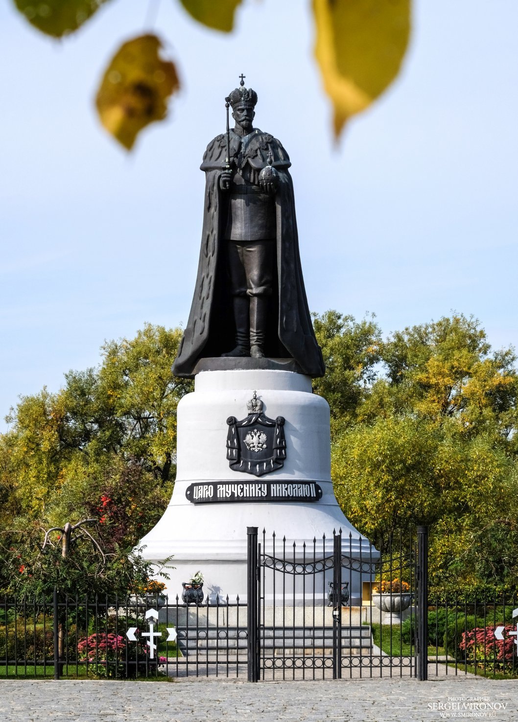 Памятник царю Николаю-мученнику